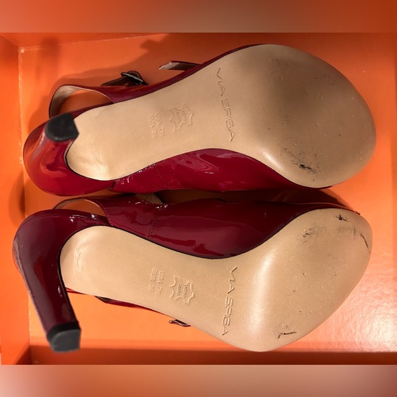 These shoes are too cute to be on display like Toy Story characters. No refunds. - Picture 13 of 13